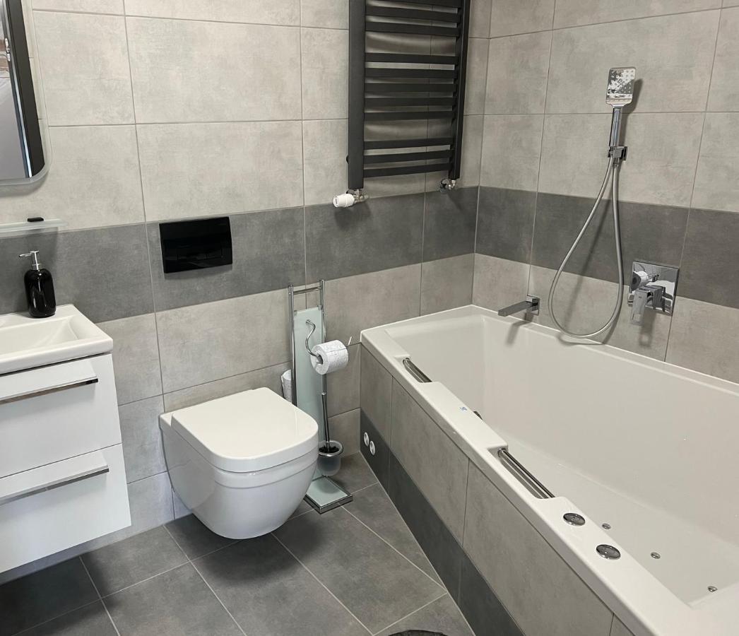 - Slone Apartment *