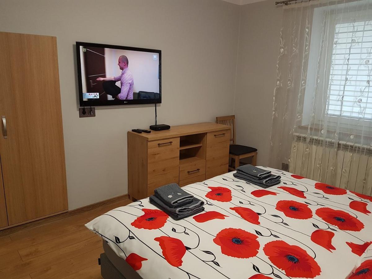 - Slone Apartment *
